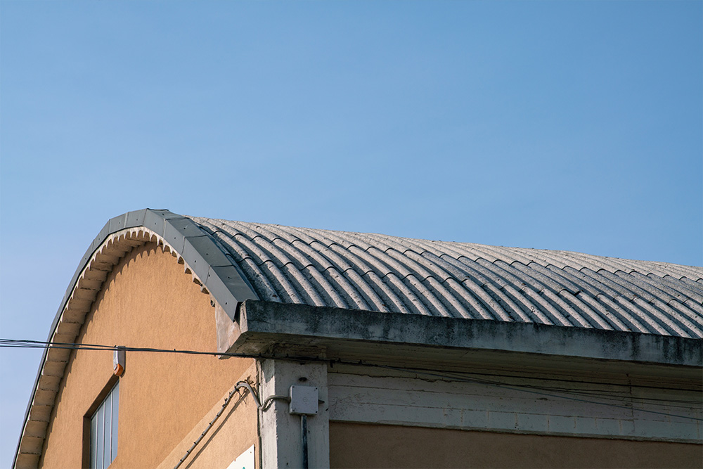 bonifica di tetto in amianto su capannone industriale